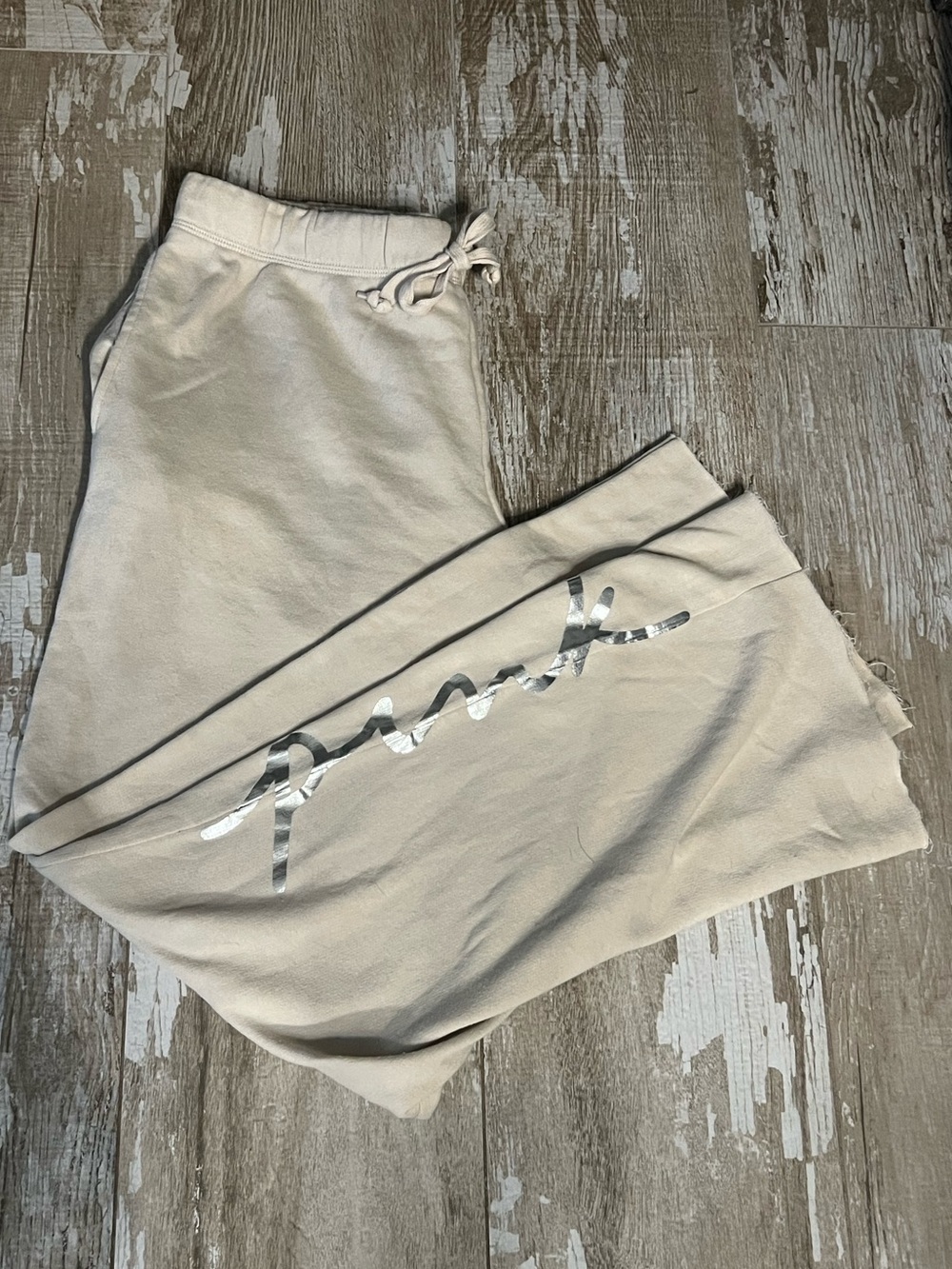 EUC!💗PINK Victoria's Secret Campus Logo  FLARE SWEATPANTS!Creamy Tan/Silver Sz-M